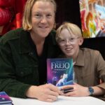 Fredrik och Carl Blomqvist på Bokmässan 2025 med Sagan om Frejo_Bonnier Carlsen